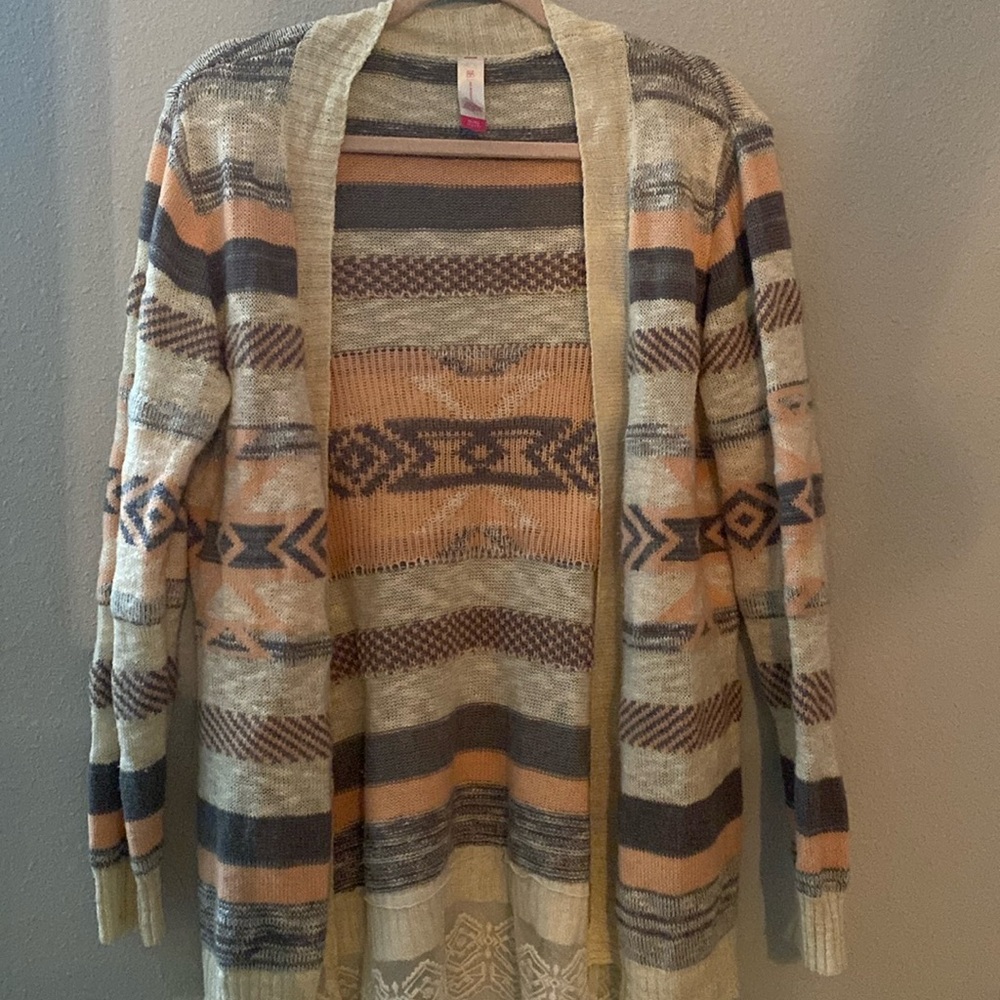 Sweater
XL - Picture 1 of 3